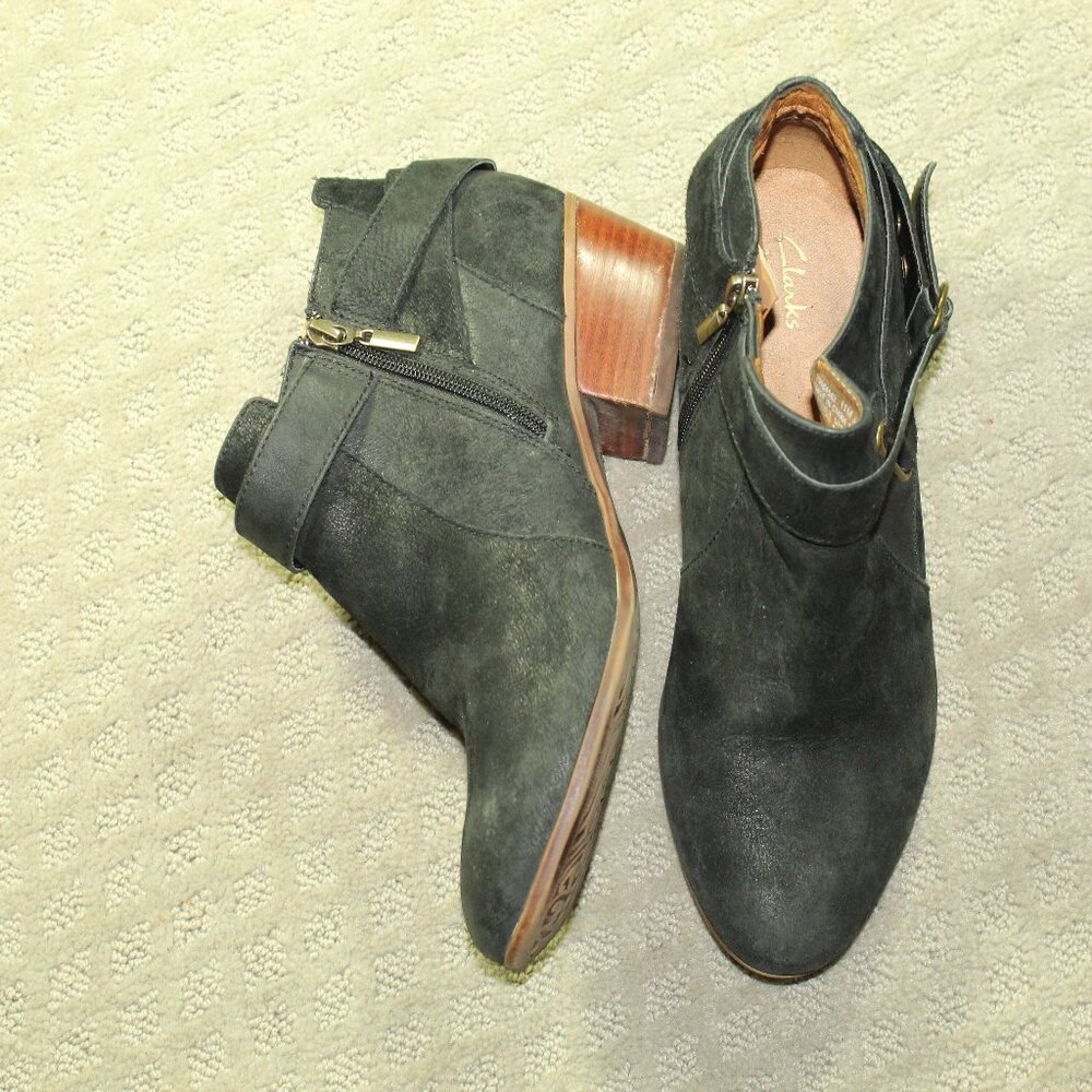 Clarks Artisian Suede Ankle Boots Side Zipper & Buckles Women's Size 11 M Black